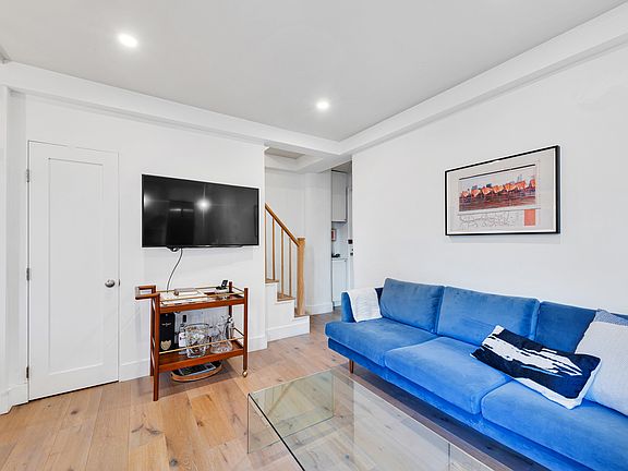2nd image of 230 W End Ave