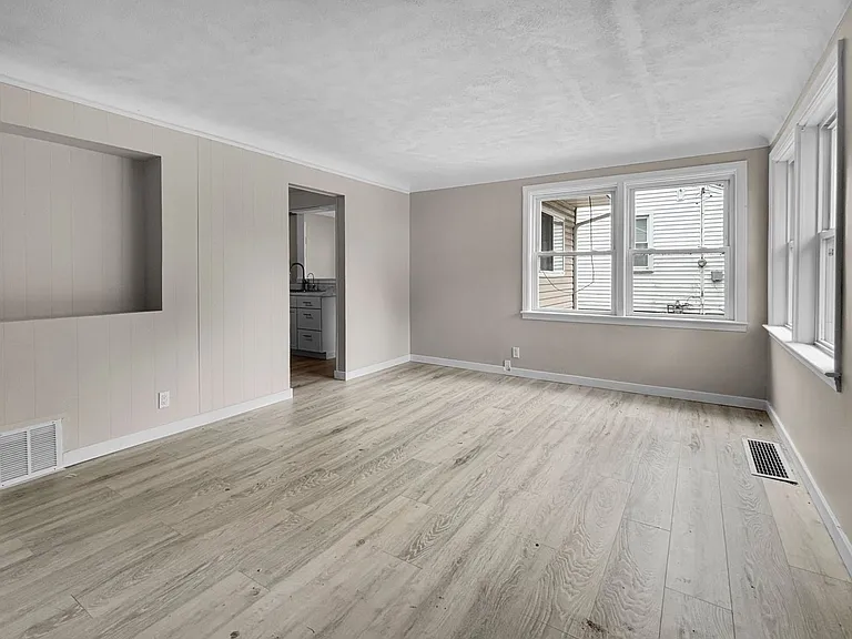 2100 Dawson Ave NE — Photo 6