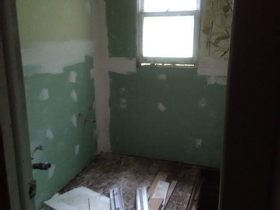 4th image of 5566 Freeman Ave