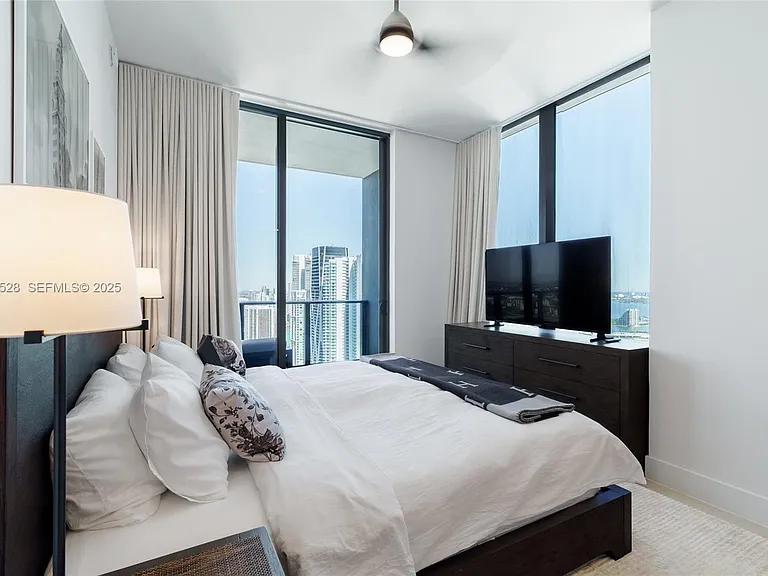 601 NE 1st Ave #Penthouse 5001 — Photo 19