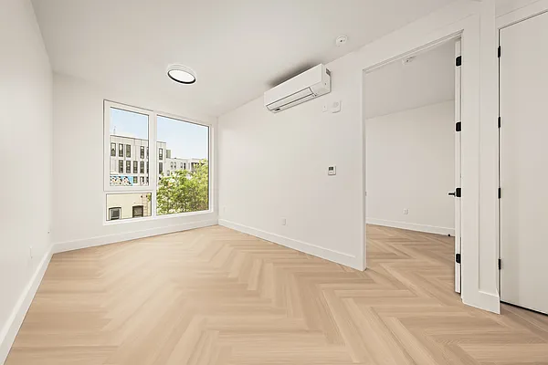 Bedroom, photo 1