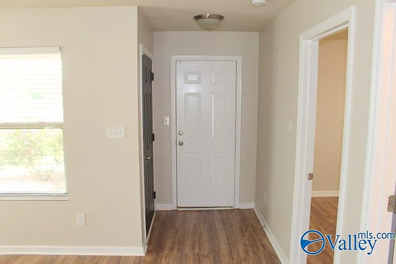 3 bed, 2.0 bath, 1317 sqft, $1,695 — Photo 4