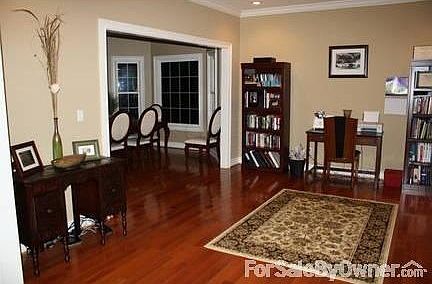 Office/Formal Sitting Room : This room is currently being used as an office.