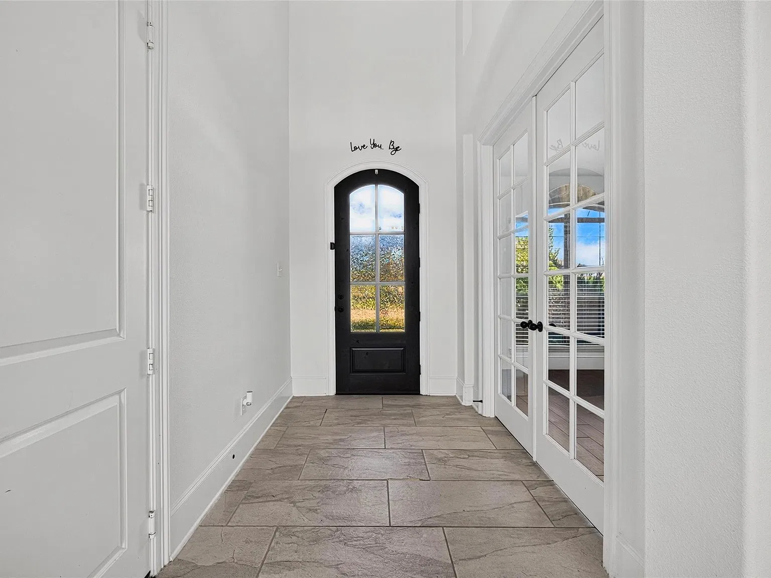 4 bed, 3.5 bath, 3217 sqft, $3,300 — Photo 4