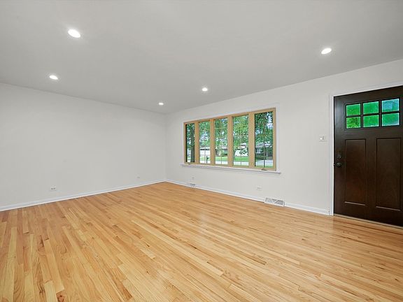 5th image of 656 Bryn Mawr Ave