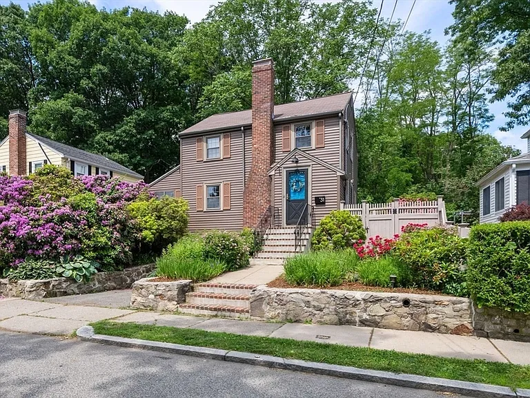 31 Braeburn Rd — Photo 2