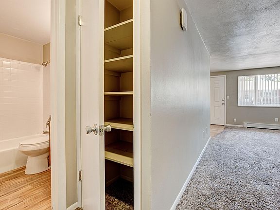 5th image of 462 W 10th St