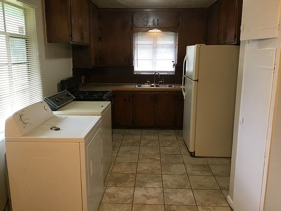 4th image of 1500 NE 43rd St