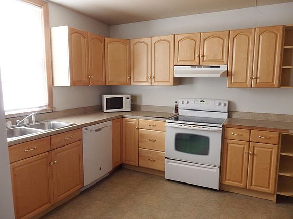 2nd image of 390 2nd St