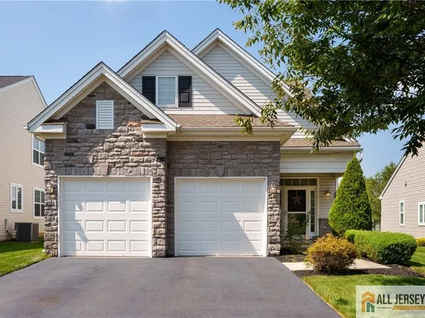 30 Constitution Dr, Monroe Township, NJ 08831
