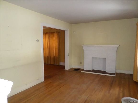 4th image of 50 E End Ave