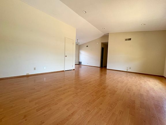 5th image of 1659 Canary Dr