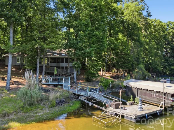 36 Water Thrush Rd, Lake Wylie, SC 29710