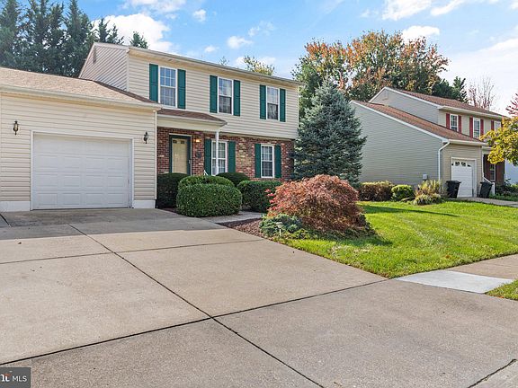 3rd image of 9631 Hickoryhurst Dr
