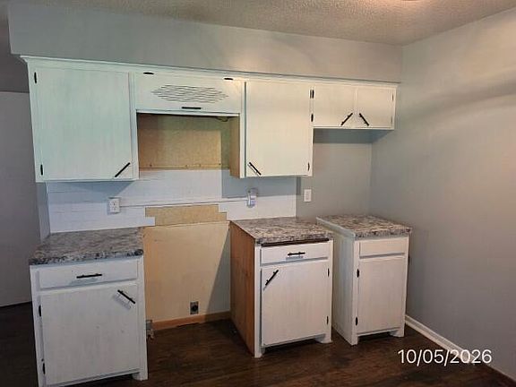 4th image of 602 West St