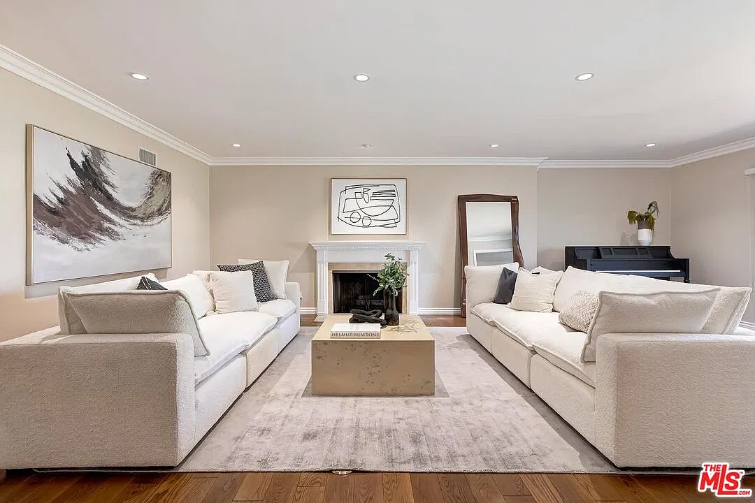 4 bed, 4.0 bath, 3245 sqft, $15,000 — Photo 3