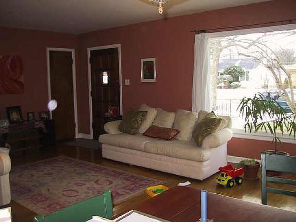 4th image of 5755 N Primrose Ave