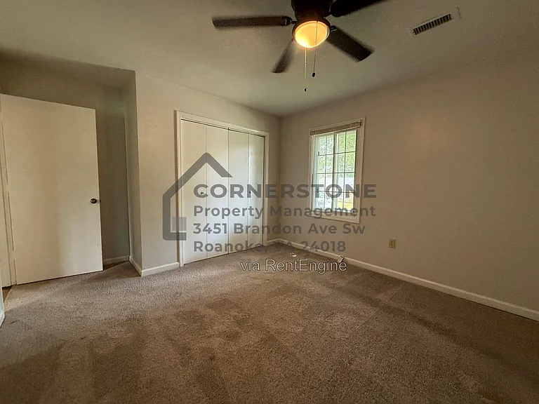 1103 Lakeview Pl — Photo 10