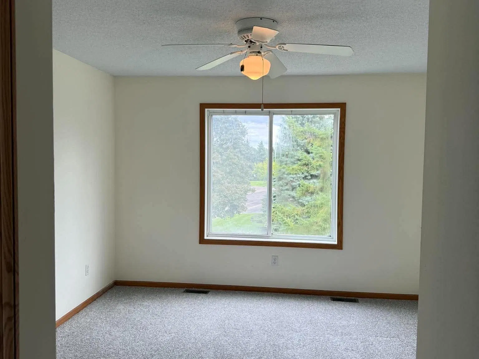 3 bed, 1606 sqft, $2,350 — Photo 3