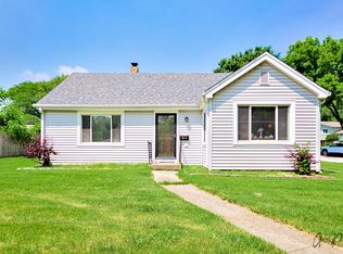 214 E Rockland Rd, Libertyville, IL 60048