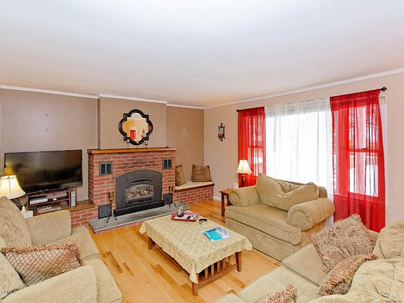 5th image of 26 Heinrick Cir