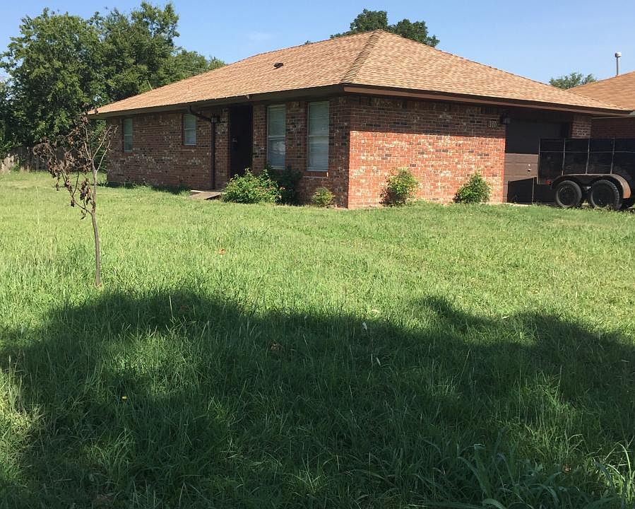 2nd image of 800 Barbour Ave