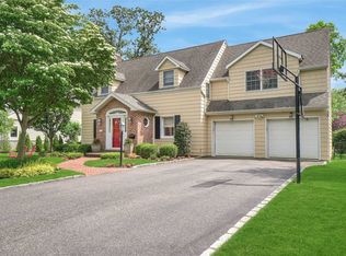 164 Crescent Ln, East Hills, NY 11577