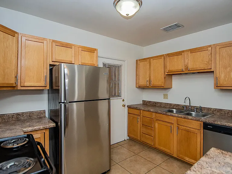 1714 E Grant Rd — Photo 4