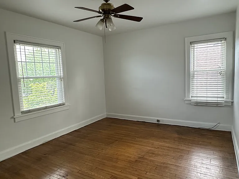 1634 Chesterland Ave — Photo 11