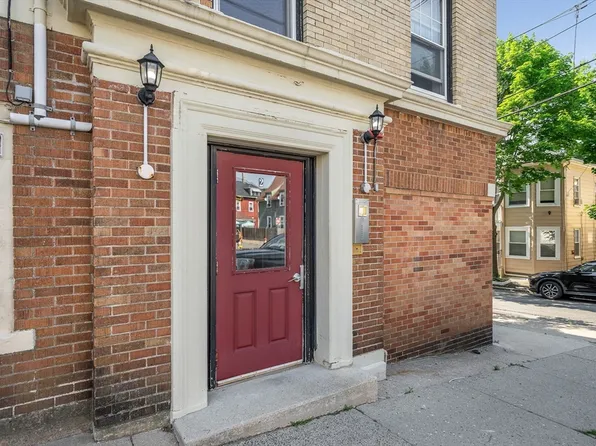 25 Roslyn St #11, Salem, MA 01970