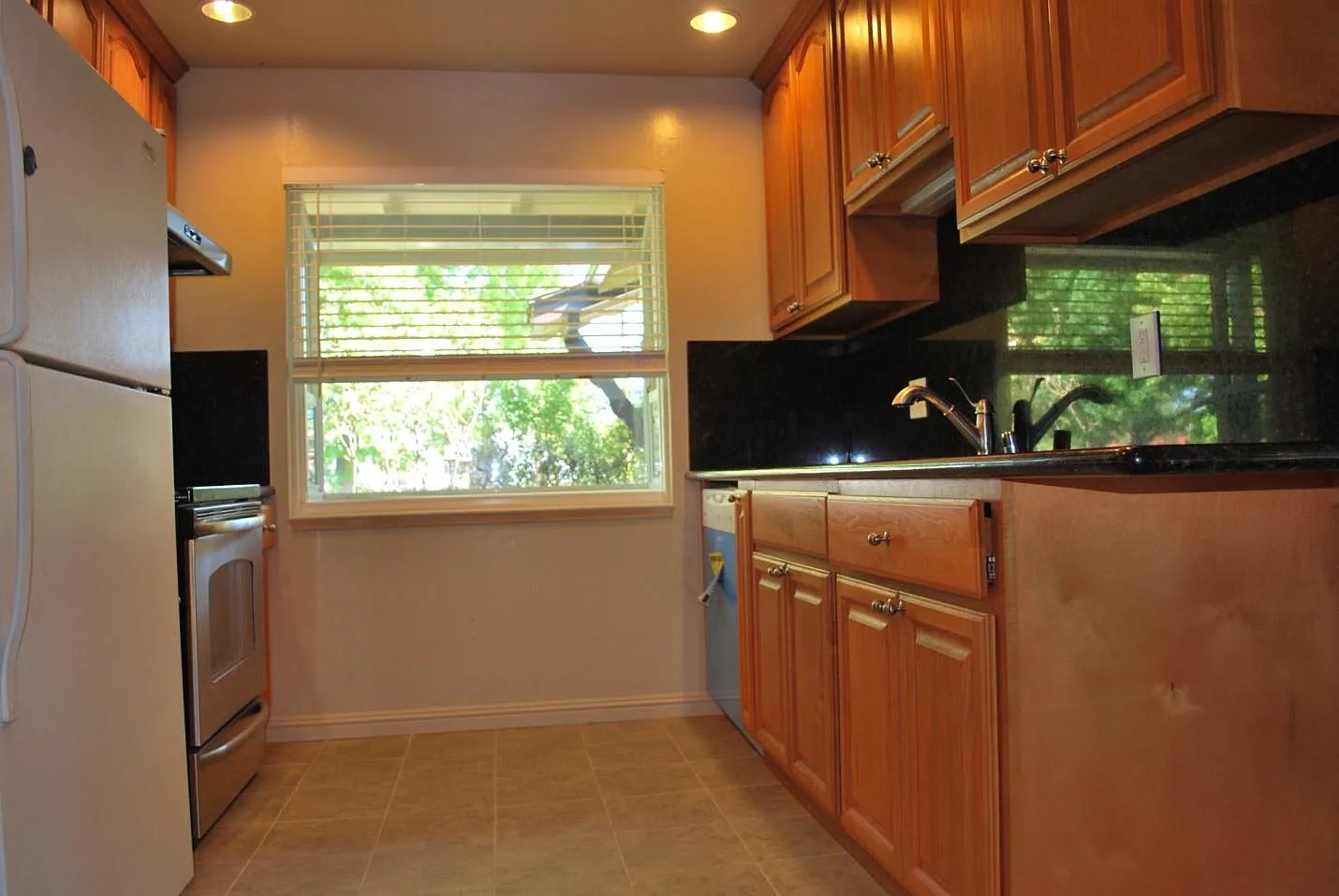 3 bed, 1150 sqft, $4,595 — Photo 2