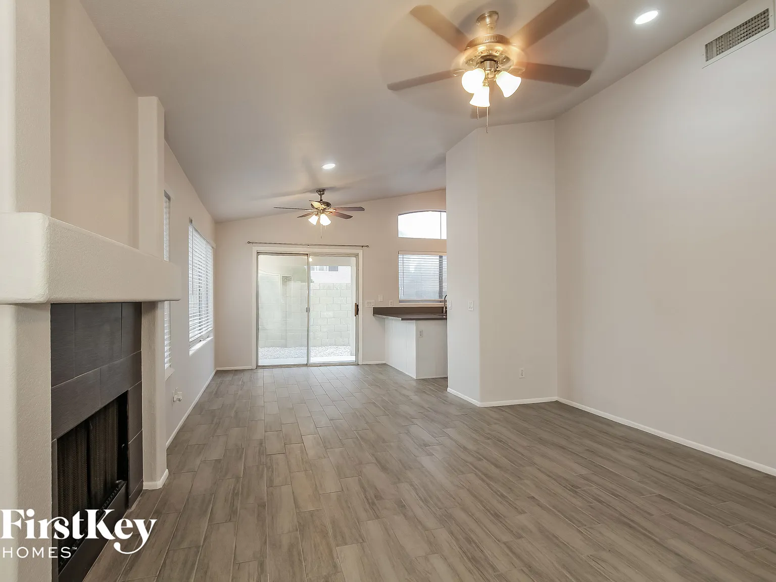 3 bed, 2.0 bath, 1300 sqft, $2,145 — Photo 3