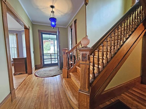 5th image of 30 Chapin St