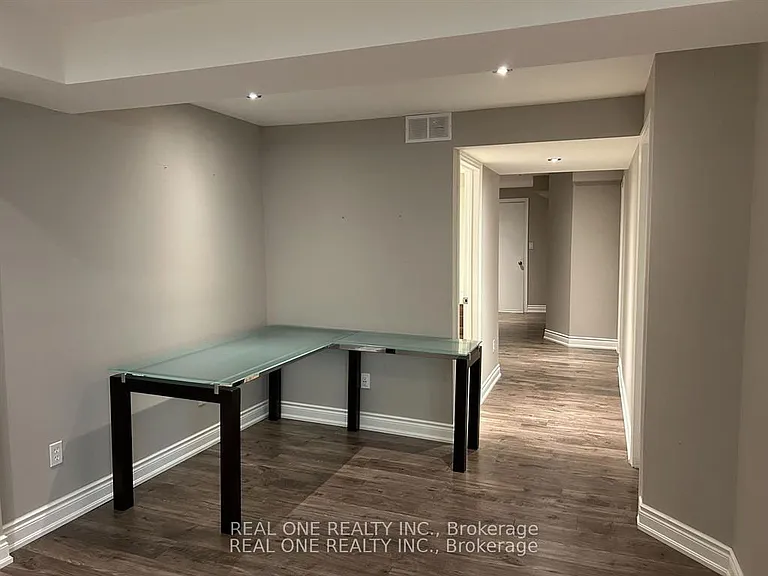 2460 Felhaber Cres — Photo 27