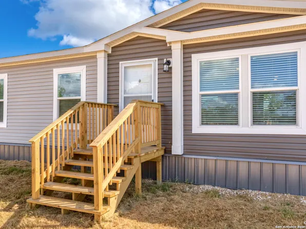 6093 Leal, Pleasanton, TX 78064