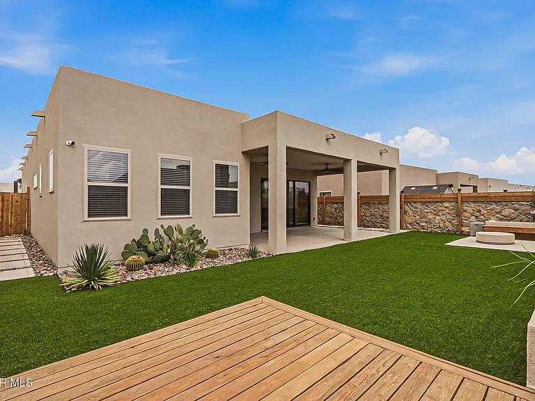 253 Emerald Sun Dr — Photo 38