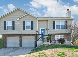 517 SW Lakeview Dr, Grain Valley, MO 64029