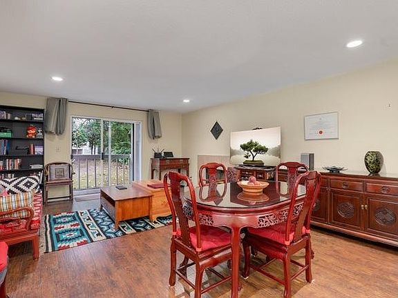 3rd image of 14537 NE 40th St