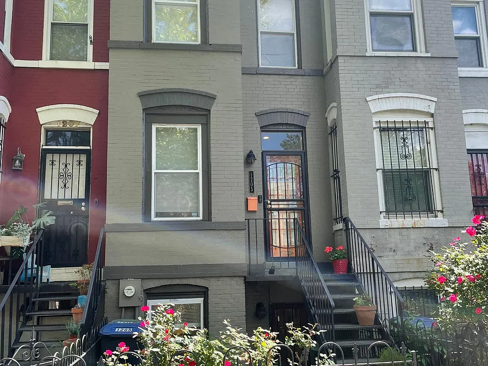 1205 I St SE