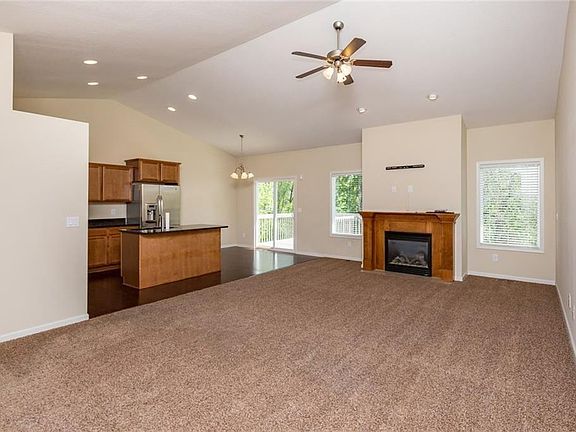 5th image of 1545 SE Oxford Dr