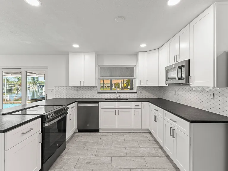 4960 Dover St NE — Photo 5