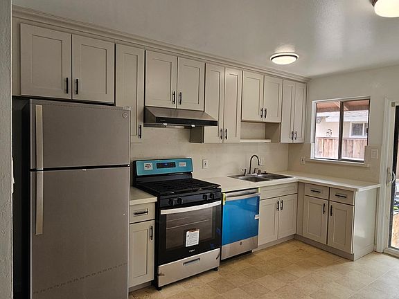 2nd image of 640 San Luisito Way