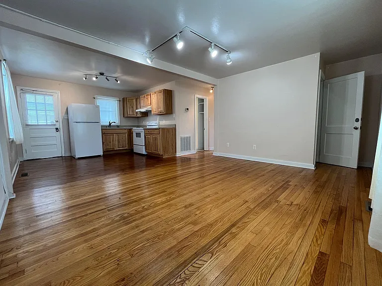 2610 Colonial Ave SW — Photo 5