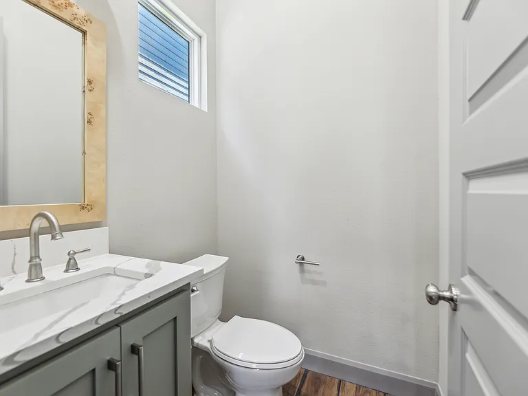 421 W Fort Worth St — Photo 22