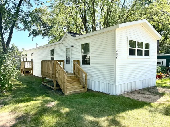 209 Goldenrod Ln E, Altoona, WI 54720