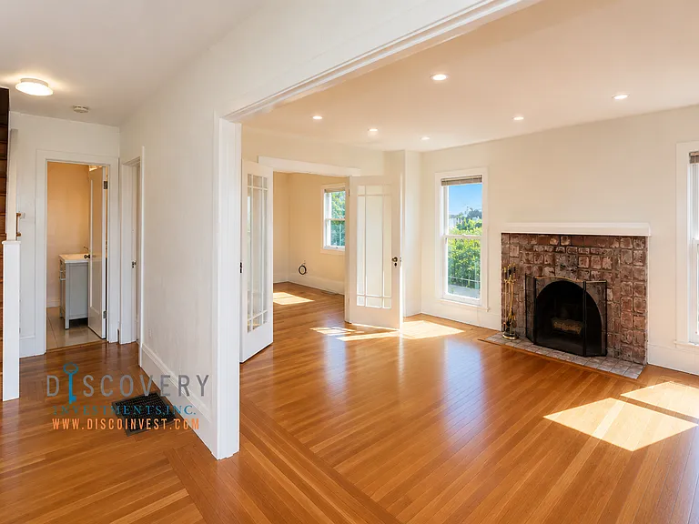 1122 Winsor Ave — Photo 3