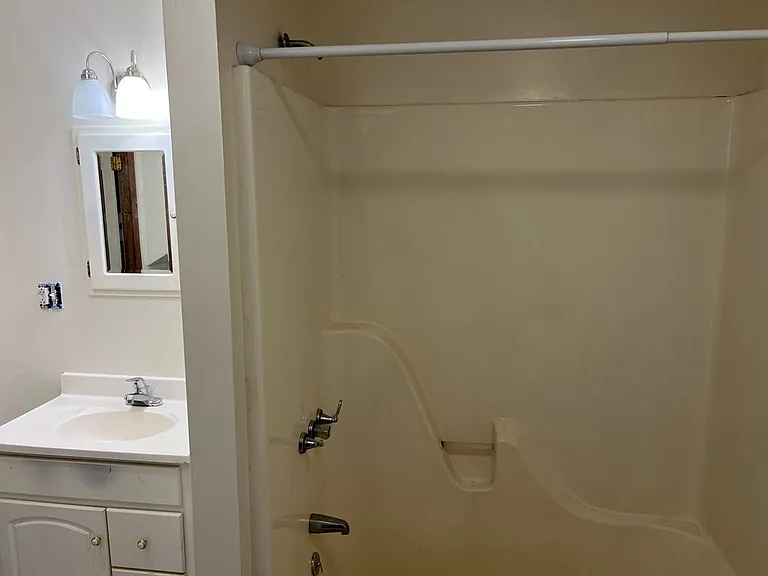 206 Main St #4 — Photo 9