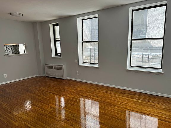 4th image of 940 Bronx Park S APT 1F
