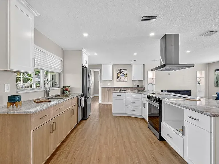 14005 Leeward Dr — Photo 8
