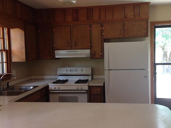 Eat-in kitchen